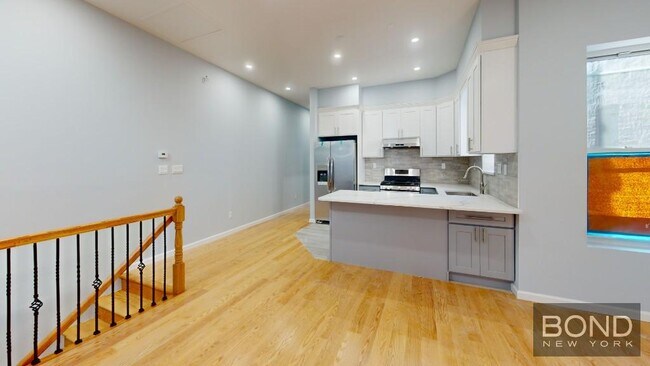 Foto del edificio - Brand New Gut Renovated 3 Bed