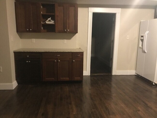 Building Photo - 27 Curve St