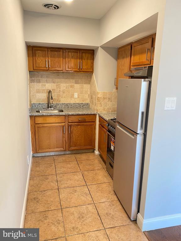 Foto del edificio - 400-18 W Walnut Ln