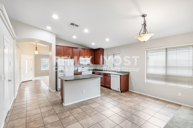 Foto del edificio - Open Concept Living with a Den That Does More!