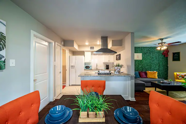 Foto del edificio - 9130 Vogue Ln