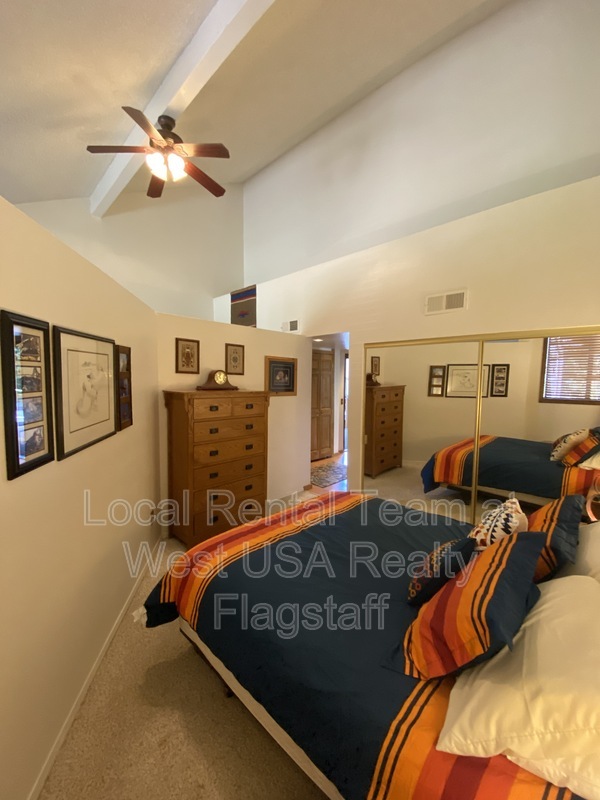 Foto del edificio - 5700 N Villa Cir