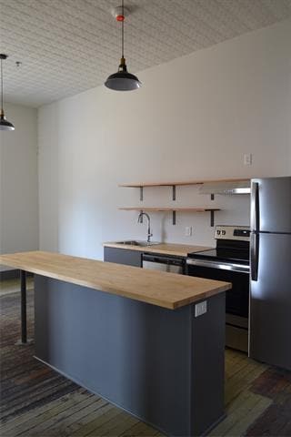 Building Photo - 5 W Houston St