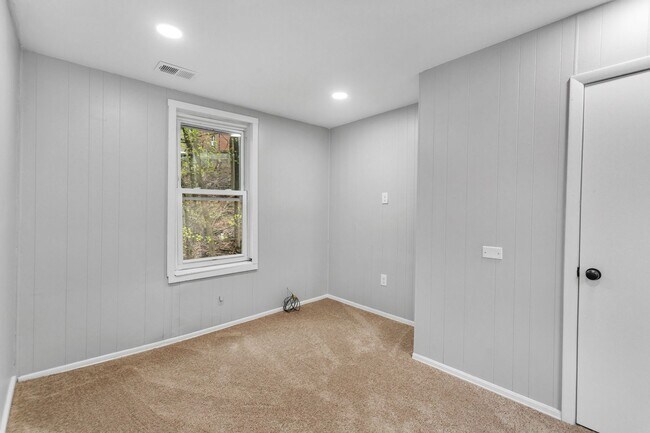 Foto del edificio - 4 Bed 2 Bath - Newly updated Shadyside home