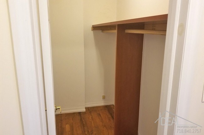 Building Photo - Great Studio in Brighton Beach!