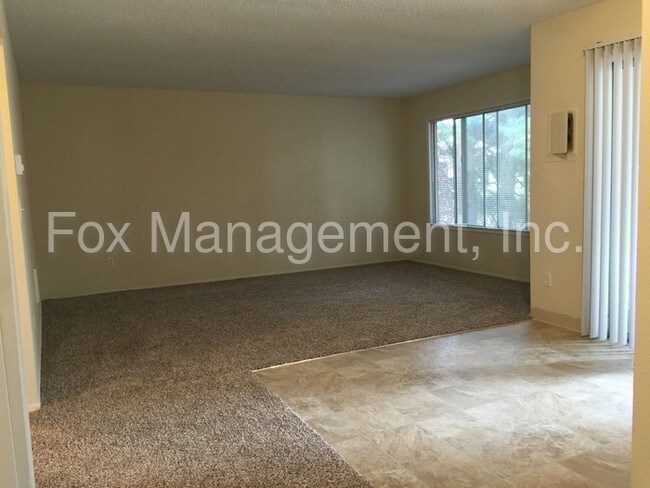 Foto del edificio - 15867 E Burnside St