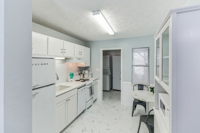 Foto del edificio - 216 Rose Ln