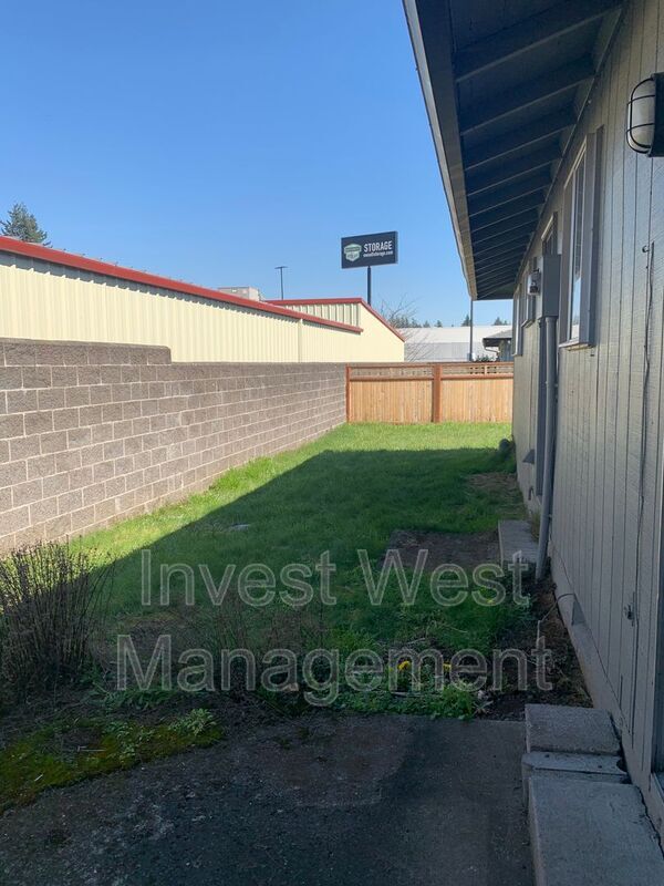 Building Photo - 409 NE 104th Ave