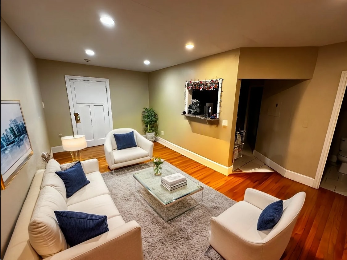 Foto principal - Exquisitely Renovated 4Bed Near BU and Lon...