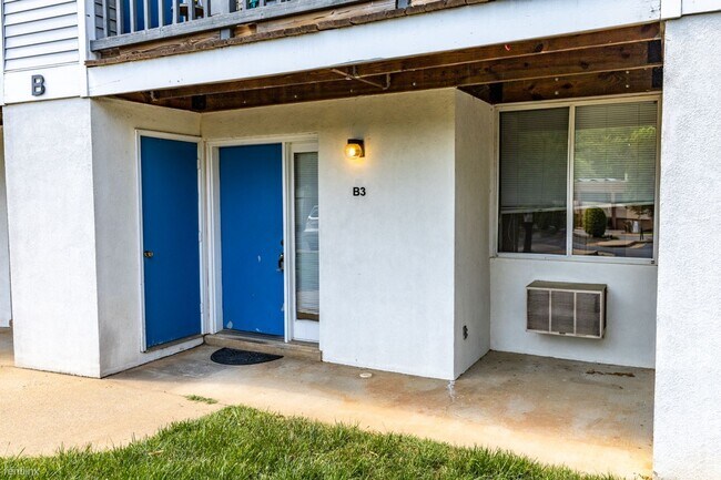 Building Photo - Studio, 1 bath House - 1243 Cedars Court B-3