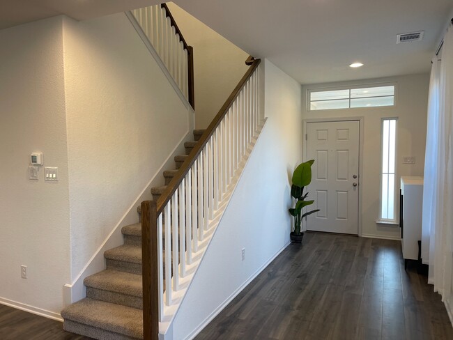 Building Photo - 5713 Respinto Dr