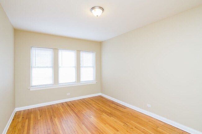 Foto del edificio - 2346 N Kenneth Ave