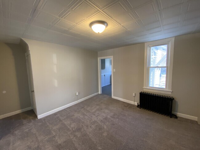 Building Photo - 704 E Prospect St