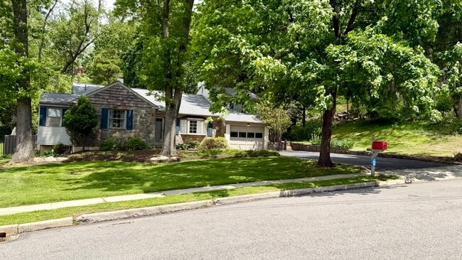 Building Photo - 15 Plymwood Dr