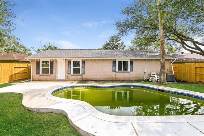 Building Photo - 4922 Crestway Dr