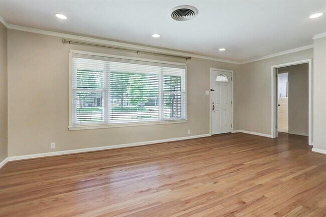 Building Photo - 4753 Kinglet St
