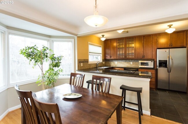 Building Photo - Coming Soon Sellwood-Moreland Two story, 3...