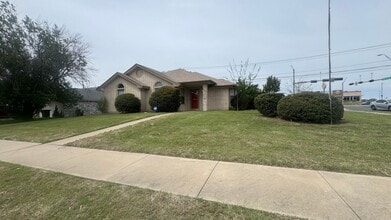 Building Photo - 3701 Water Oak Dr