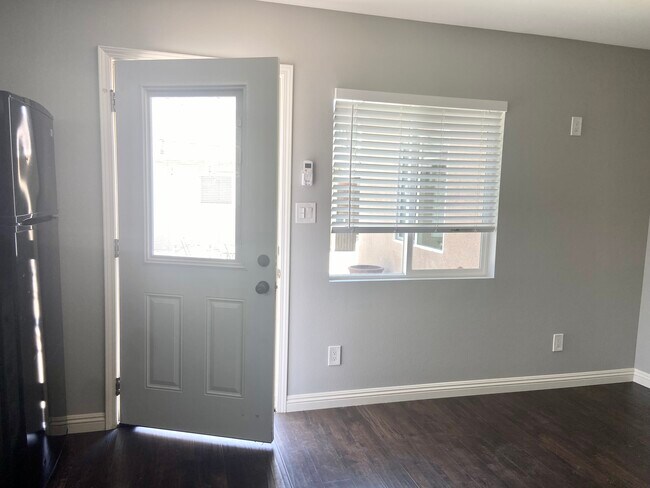 Building Photo - 1607 E Banyan Ct