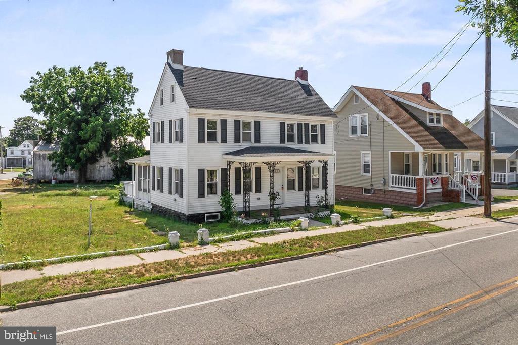 Building Photo - 348 Main St