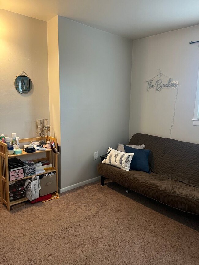 Foto del edificio - Beautifully Remodeled 2BR home in great neighborhood (Guilderland Schools)