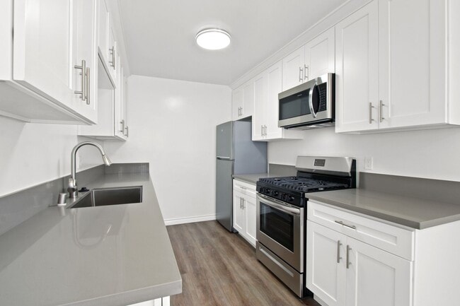 Building Photo - 918 11th St