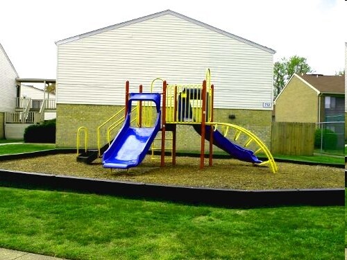 Área de juegos para niños - BeechWood Terrace Apartments
