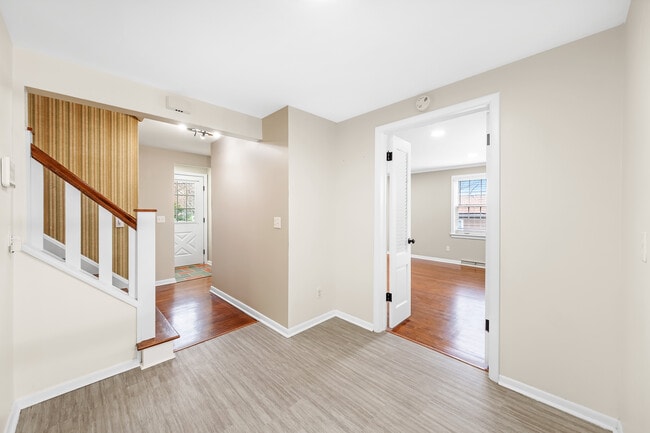 Building Photo - Ward Road SFH