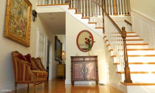 Building Photo - 4 br, 4 bath House - 340 Maynard Rd