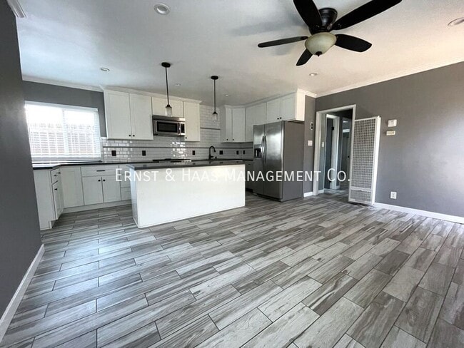 Building Photo - 2355 W Lincoln St