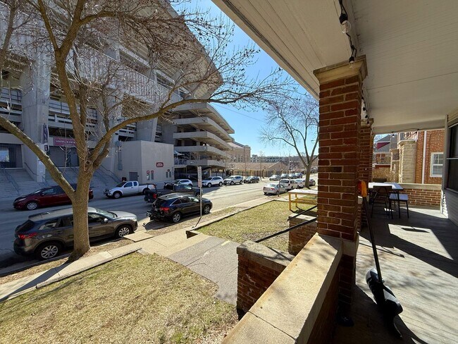 Foto del edificio - 104 N Breese Terrace