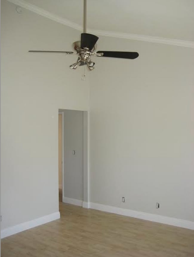 Building Photo - 22865 Del Valle St