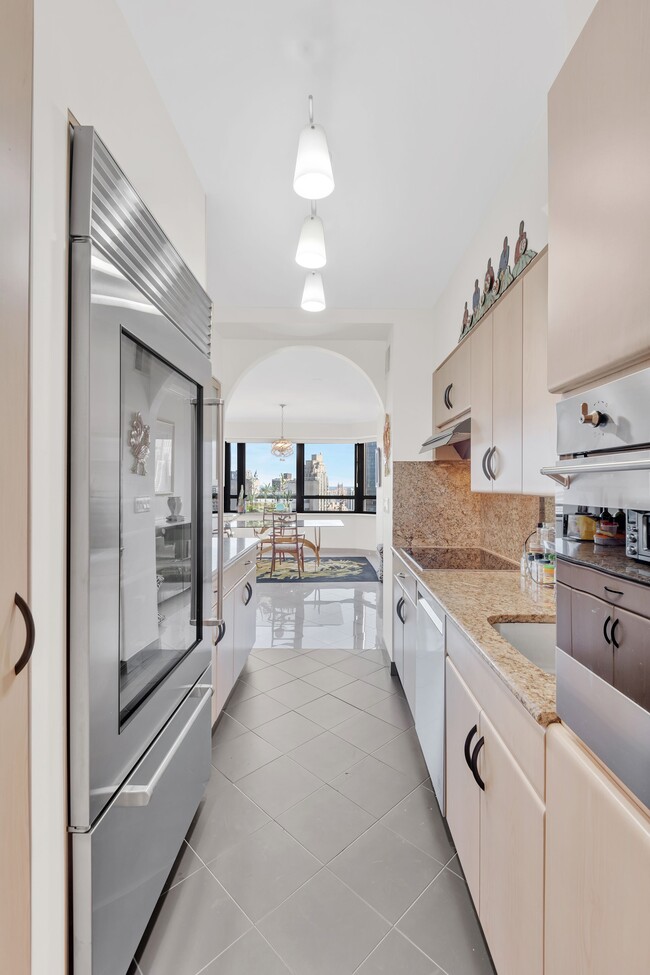 Photo - 240 E 47th St Apartment