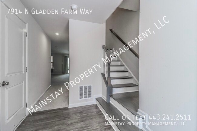 Building Photo - 7914 N Gladden Farm Way