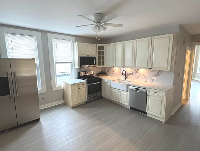 Foto del edificio - 2324 Clarence Ave