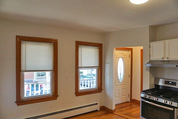 Building Photo - 252 River St