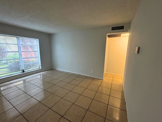 Building Photo - 4425 Treehouse Ln