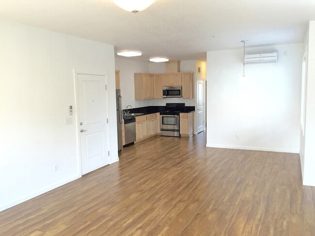 Foto del edificio - 1555 N Willis Blvd