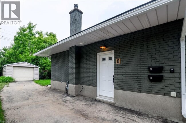 Photo du bâtiment - 2528 Hanlon Ave