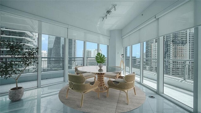 Foto del edificio - 60 SW 13th St