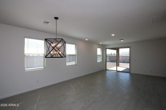 Foto del edificio - 5816 N 202nd Ln