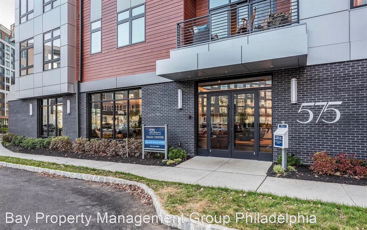 Foto principal - 2 br, 2 bath House - 575 S Goddard Blvd #302