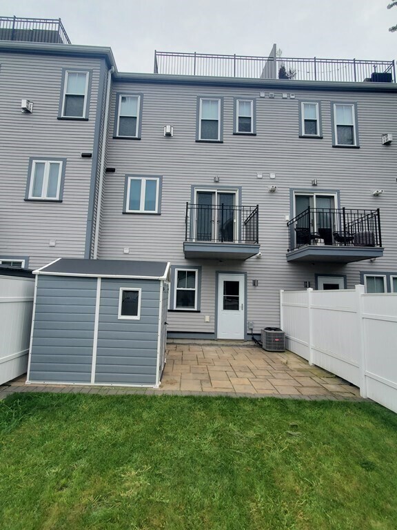 Building Photo - 51 Coffey St