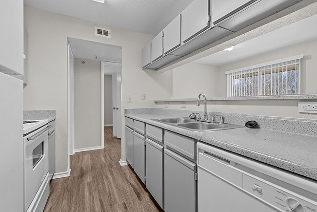 Building Photo - Valley Ridge Apartment Homes