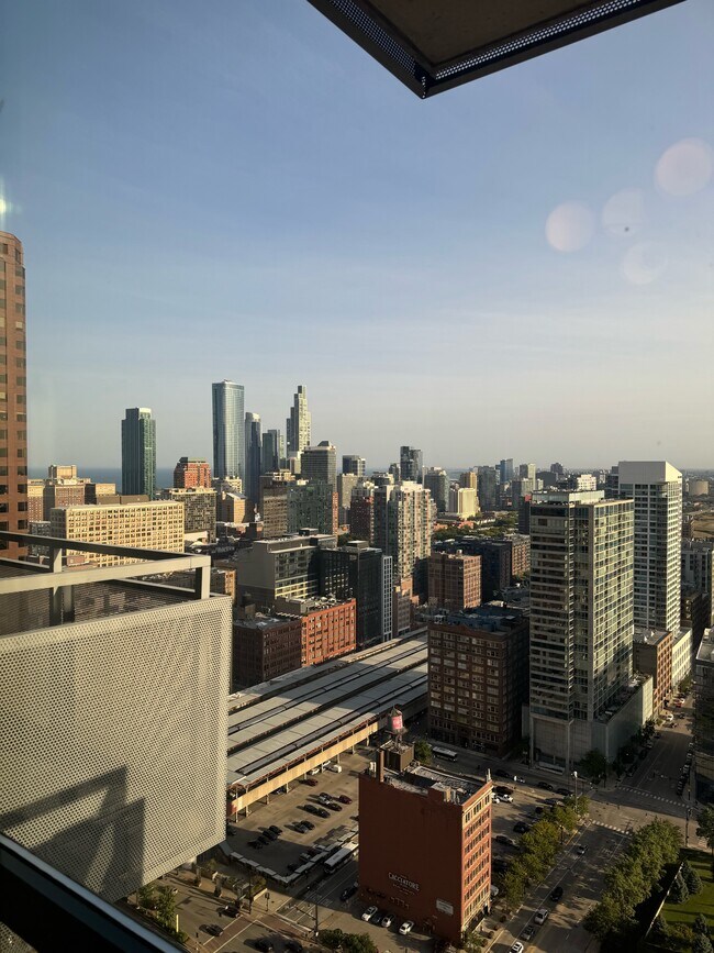 Foto del edificio - 235 W Van Buren St