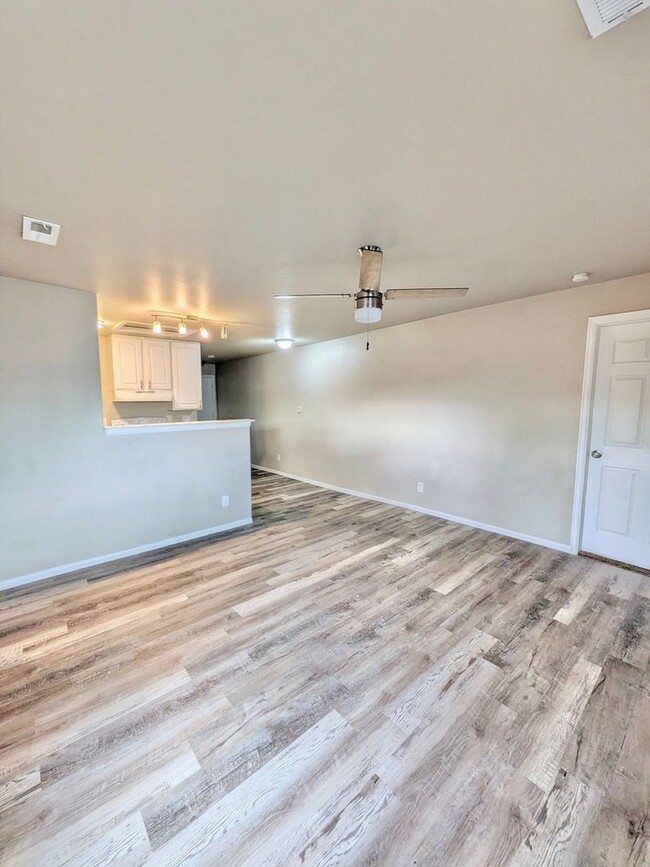 Foto del edificio - 1833 E 3rd St