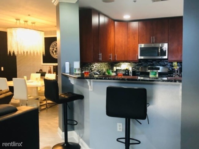 Building Photo - 2 br, 2 bath Condo - 370 Lehigh Ave