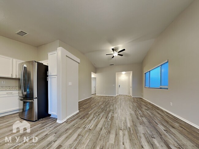 Foto del edificio - 10740 W Mountain View Dr
