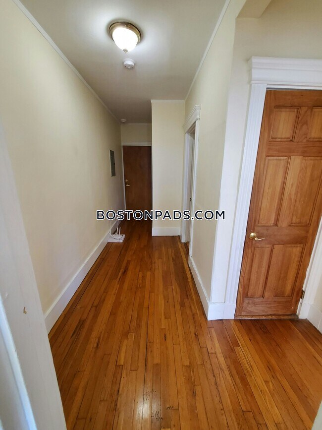 Foto del edificio - 364 Riverway