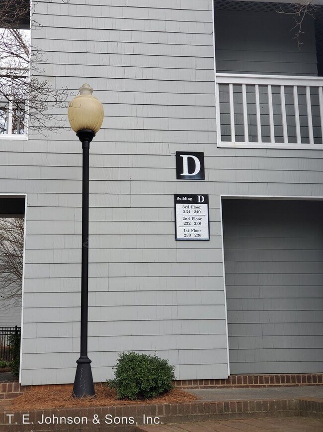 Foto del edificio - 2 br, 2 bath House - 240 Oakwood Court